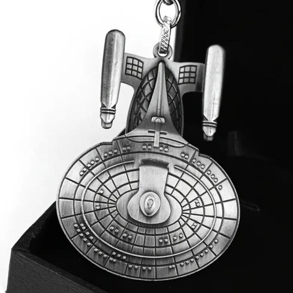 Star Trek Starship USS Enterprise NCC-1701-D Metal Alloy Keychain - Picture 3 of 10